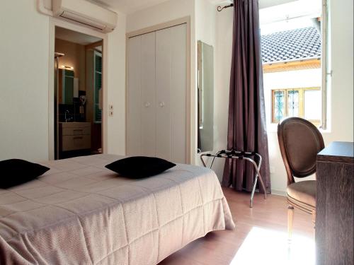 Imagen de la habitación del Hotel Logis Le Victor Hugo. Foto 7