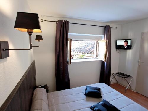 Imagen de la habitación del Hotel Logis Le Victor Hugo. Foto 8