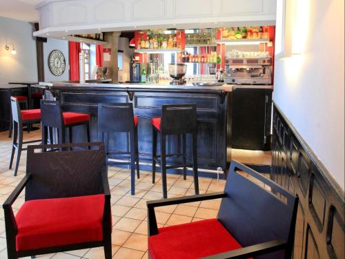 Imagen del bar/restaurante del Hotel Logis Le Victor Hugo. Foto 5