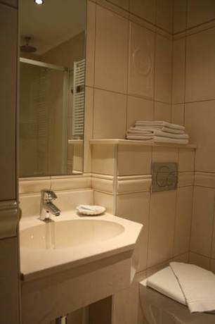 Imagen de la habitación del Hotel Logis L'ermitage, Bistrot Des Saveurs. Foto 15