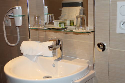 Imagen general del Hotel Logis Les 3 Rois. Foto 1