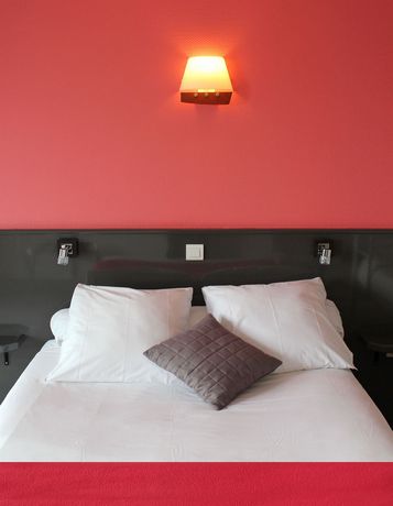 Imagen de la habitación del Hotel Logis Les Bleuets. Foto 4