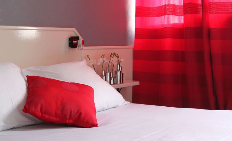 Imagen de la habitación del Hotel Logis Les Bleuets. Foto 6