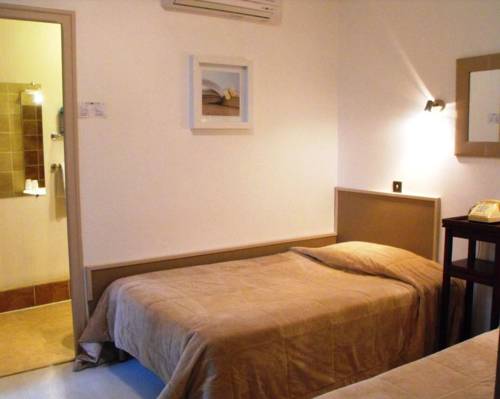 Imagen de la habitación del Hotel Logis Les Capucins. Foto 8
