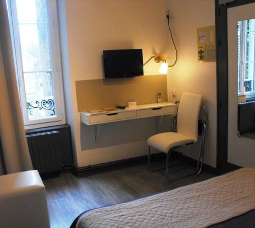 Imagen de la habitación del Hotel Logis Les Capucins. Foto 9