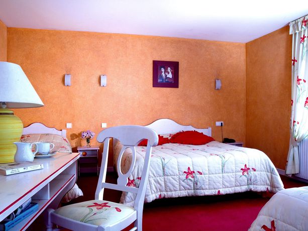 Imagen general del Hotel Logis Les Chatelmin&eacute;s. Foto 4