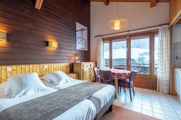 Imagen de la habitación del Hotel Logis Les C&ocirc;tes. Foto 10