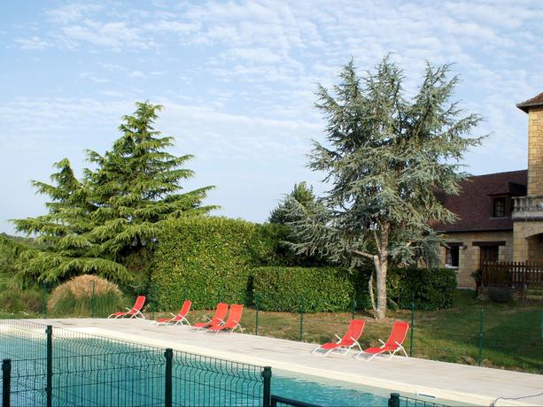 Imagen de la piscina del Hotel Logis - Les Collines. Foto 8