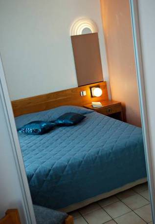 Imagen de la habitación del Hotel Logis Les Grenettes. Foto 8