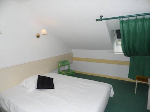 Imagen de la habitación del Hotel Logis Les Provinciales. Foto 3