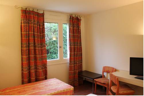 Imagen de la habitación del Hotel Logis Les Provinciales. Foto 6