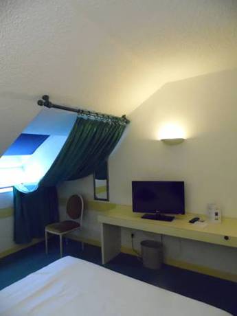 Imagen de la habitación del Hotel Logis Les Provinciales. Foto 10