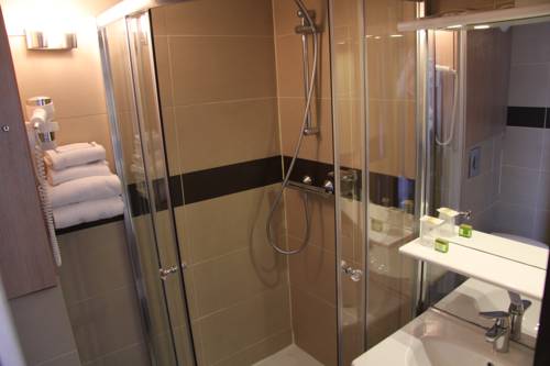 Imagen de la habitación del Hotel Logis Lhôtel Restaurant Antony Verrières Le Buisso. Foto 6