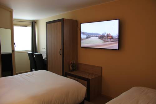 Imagen de la habitación del Hotel Logis Lhôtel Restaurant Antony Verrières Le Buisso. Foto 7