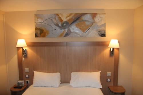 Imagen de la habitación del Hotel Logis Lhôtel Restaurant Antony Verrières Le Buisso. Foto 9