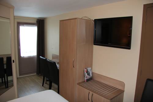 Imagen de la habitación del Hotel Logis Lhôtel Restaurant Antony Verrières Le Buisso. Foto 12