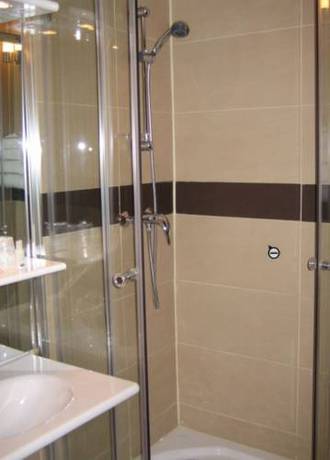 Imagen de la habitación del Hotel Logis Lhôtel Restaurant Antony Verrières Le Buisso. Foto 14