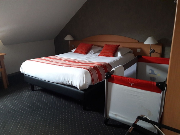 Imagen de la habitación del Hotel Logis L'orée De Chartres. Foto 3