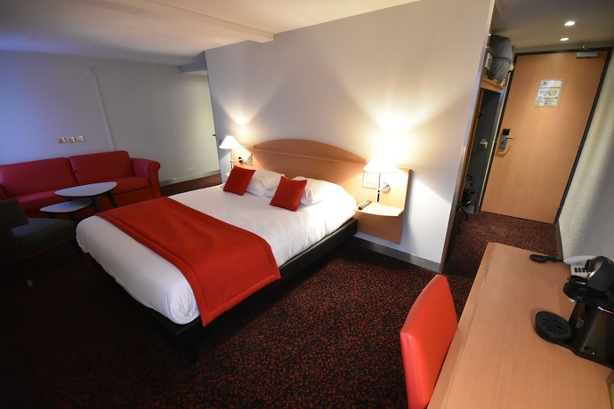 Imagen de la habitación del Hotel Logis L'orée De Chartres. Foto 5