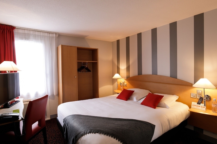 Imagen de la habitación del Hotel Logis L'orée De Chartres. Foto 8