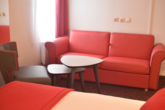 Imagen de la habitación del Hotel Logis L'orée De Chartres. Foto 12