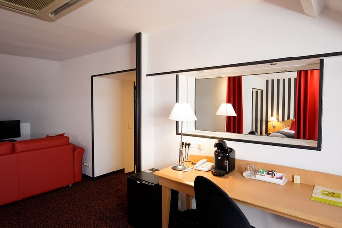 Imagen de la habitación del Hotel Logis L'orée De Chartres. Foto 16