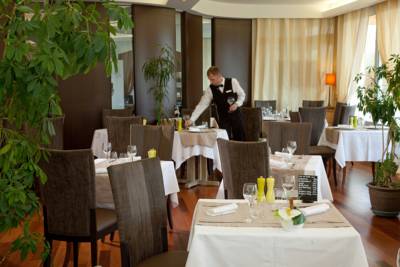 Imagen general del Hotel Logis L'or&eacute;e Du Bois. Foto 2