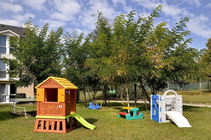 Imagen de los exteriores del Hotel Logis Luccotel. Foto 14