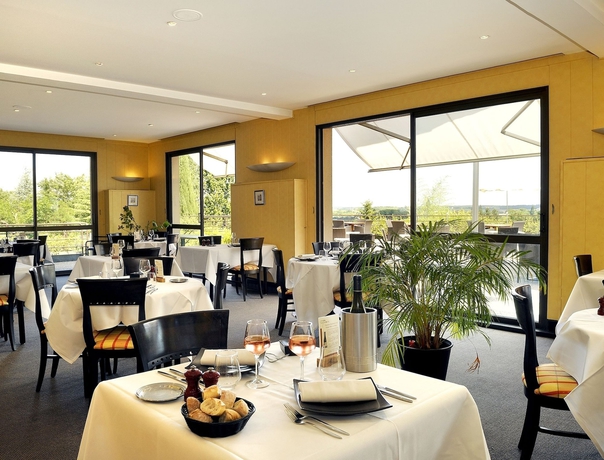 Imagen del bar/restaurante del Hotel Logis Luccotel. Foto 6