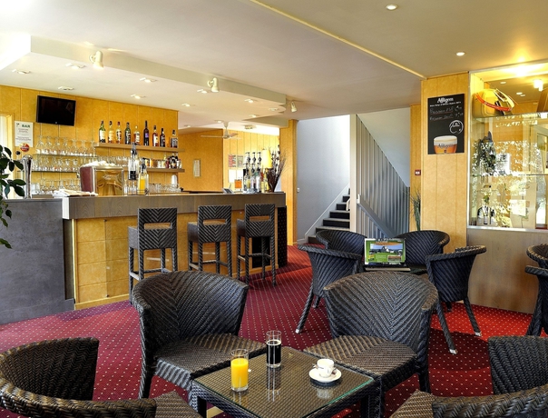 Imagen del bar/restaurante del Hotel Logis Luccotel. Foto 7