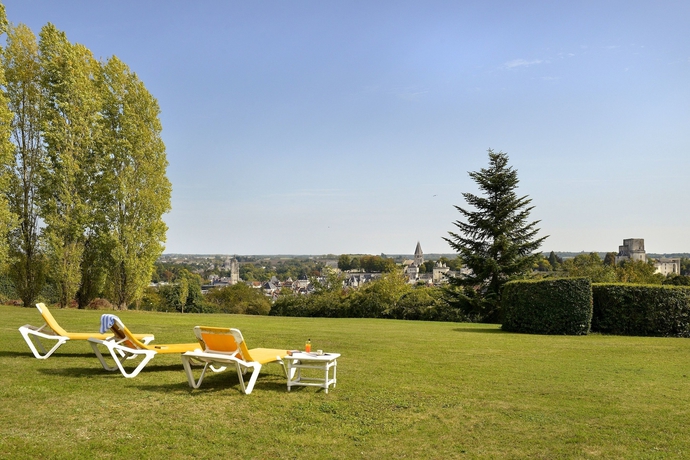 Imagen de los exteriores del Hotel Logis Luccotel. Foto 16