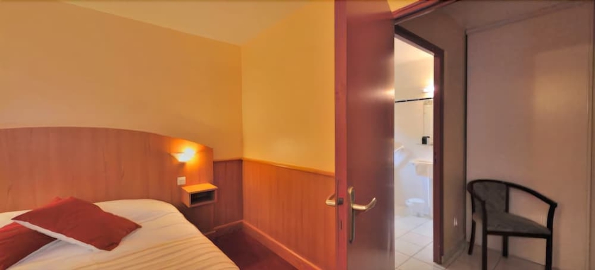 Imagen de la habitación del Hotel Logis Lucotel. Foto 7