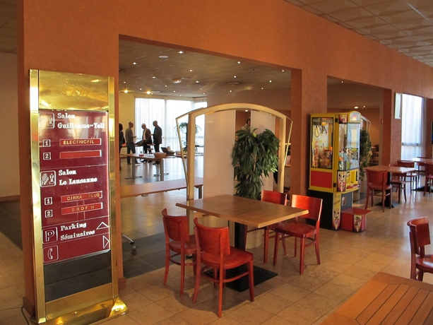 Imagen de los interiores del Hotel Logis Lyon Est. Foto 12