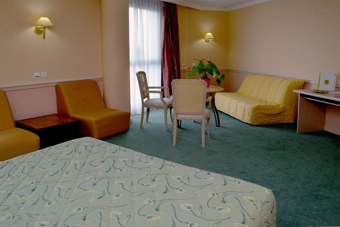 Imagen de la habitación del Hotel Logis Lyon Est. Foto 7