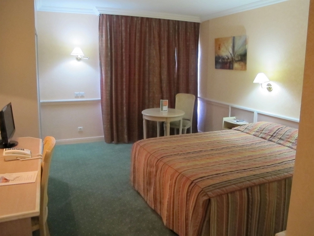 Imagen de la habitación del Hotel Logis Lyon Est. Foto 9