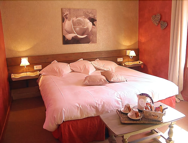 Imagen de la habitación del Hotel Logis Médiéval, Montélimar Nord. Foto 13