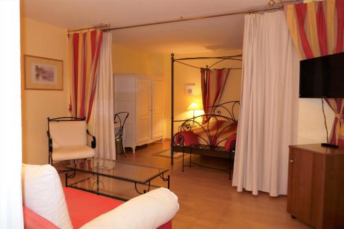 Imagen de la habitación del Hotel Logis Moderne Et Pigeon. Foto 6