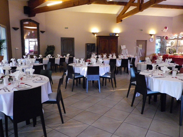 Imagen de los interiores del Hotel Logis Noemys Pont De L'etoile. Foto 14