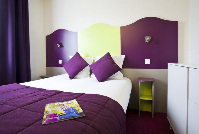 Imagen de la habitación del Hotel Logis Noemys Pont De L'etoile. Foto 11