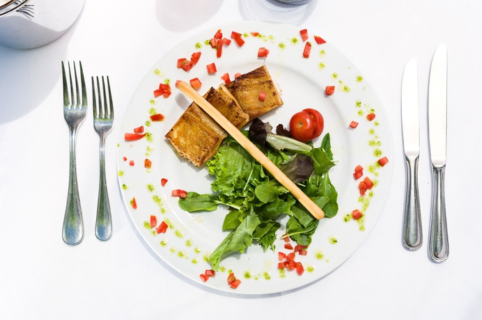 Imagen del bar/restaurante del Hotel Logis Noemys Pont De L'etoile. Foto 5