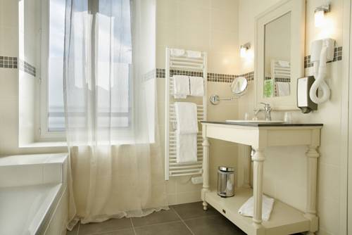 Imagen de la habitación del Hotel Logis, Restaurant Et Spa Le Relais De Brocel. Foto 16
