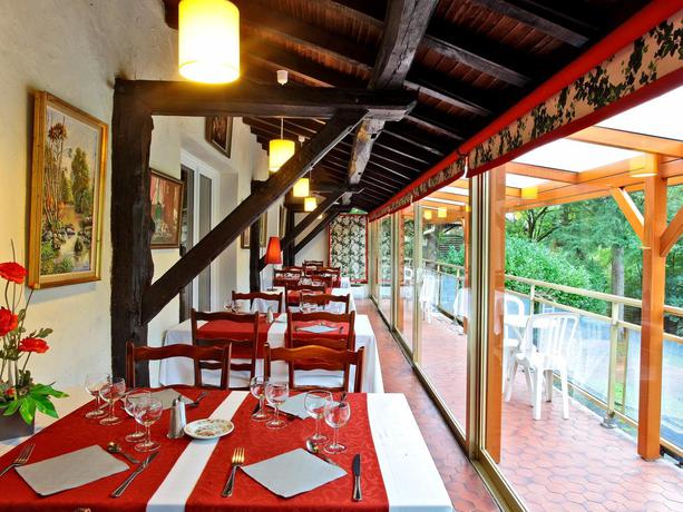 Imagen del bar/restaurante del Hotel Logis Restaurant La Chaumi&egrave;re. Foto 2