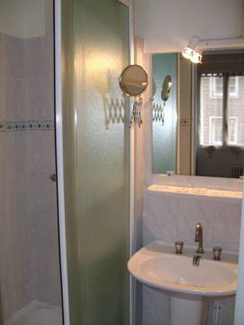 Imagen de la habitación del Hotel Logis - Restaurant La Coupe D'or. Foto 12