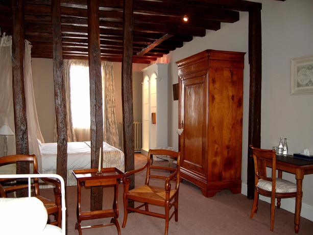 Imagen de la habitación del Hotel Logis Restaurant Le Cheval Blanc. Foto 5