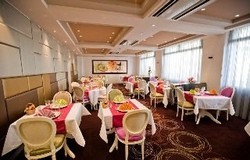 Imagen del bar/restaurante del Hotel Logis Restaurant Le Fruitier. Foto 3