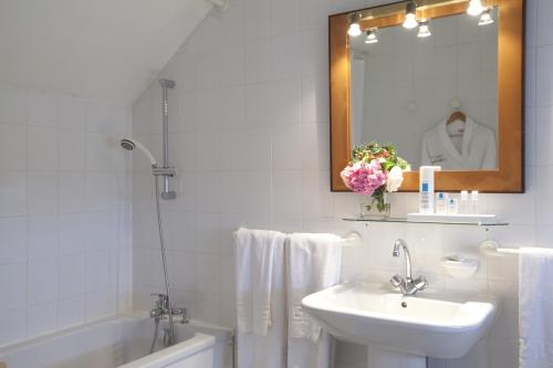 Imagen de la habitación del Hotel Logis Saint-roch. Foto 4