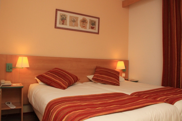 Imagen de la habitación del Hotel Logis Uzes Pont Du Gard. Foto 3