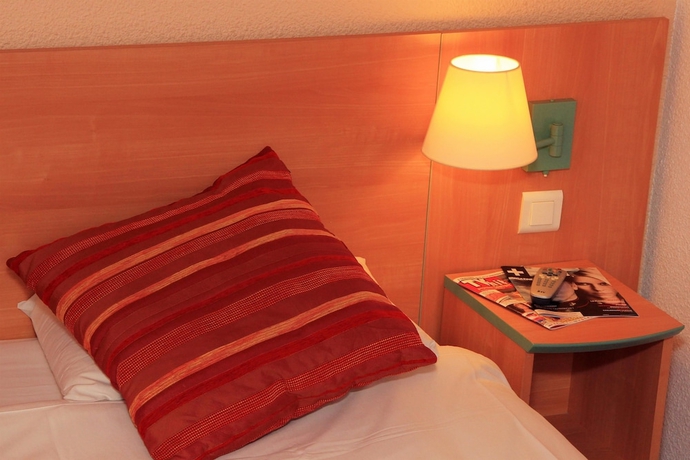 Imagen de la habitación del Hotel Logis Uzes Pont Du Gard. Foto 5