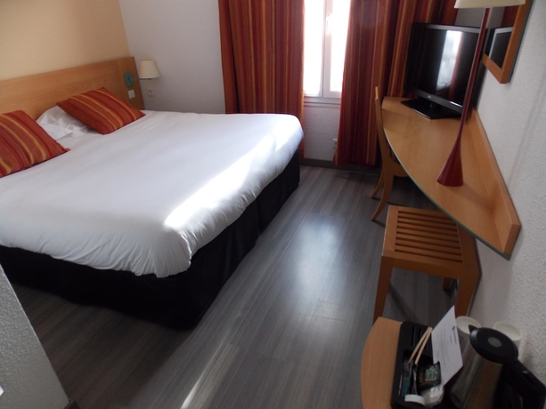 Imagen de la habitación del Hotel Logis Uzes Pont Du Gard. Foto 7