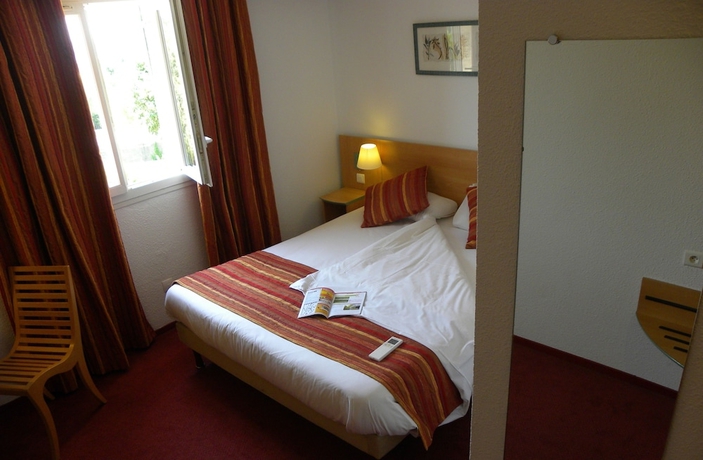 Imagen de la habitación del Hotel Logis Uzes Pont Du Gard. Foto 9